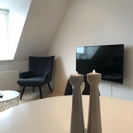 Penthouse 2 Bedroom In A Popular Charming City Location.