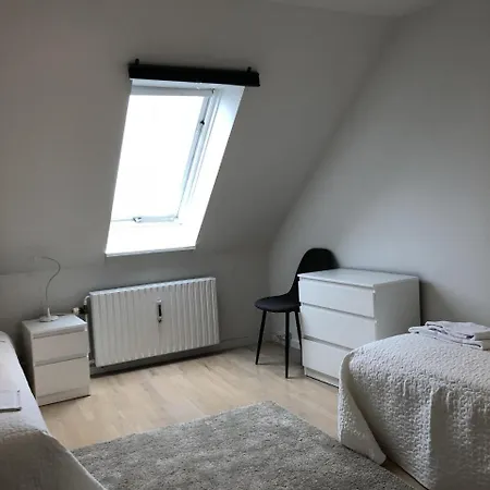 Penthouse 2 Bedroom In A Popular Charming City Location. *