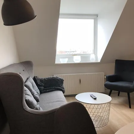Penthouse 2 Bedroom In A Popular Charming City Location.